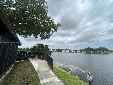 322 Briarwood Circle Hollywood FL 33024