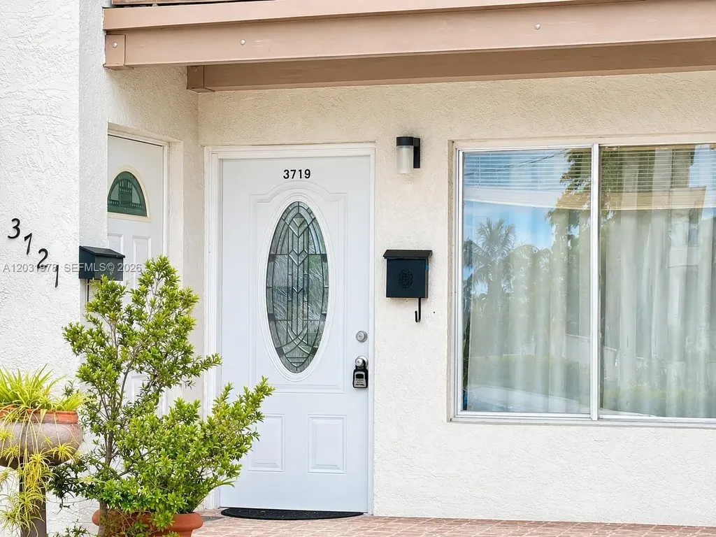 3719 Riverside Drive Coral Springs FL 33065