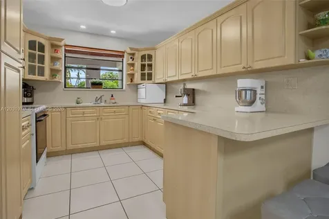 855 W 70th Place Hialeah FL 33014