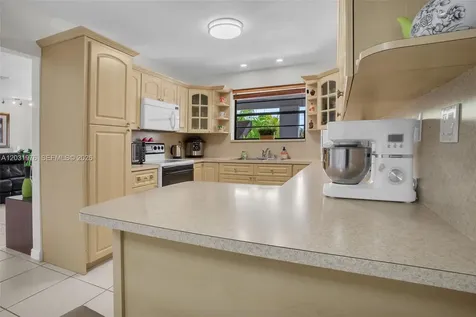 855 W 70th Place Hialeah FL 33014