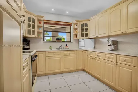 855 W 70th Place Hialeah FL 33014