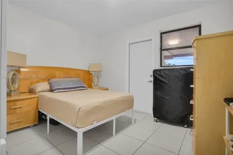 855 W 70th Place Hialeah FL 33014