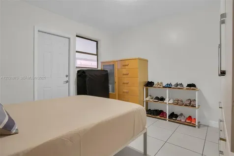 855 W 70th Place Hialeah FL 33014