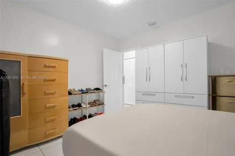 855 W 70th Place Hialeah FL 33014