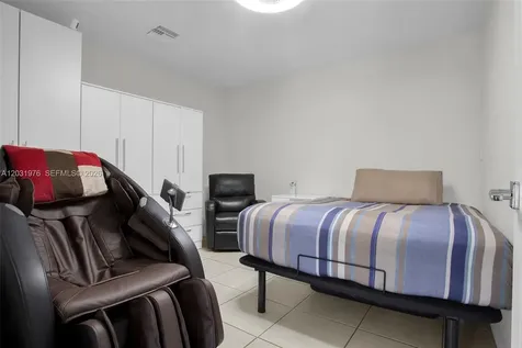 855 W 70th Place Hialeah FL 33014