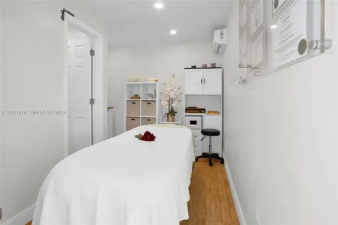 855 W 70th Place Hialeah FL 33014