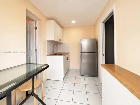 855 W 70th Place Hialeah FL 33014