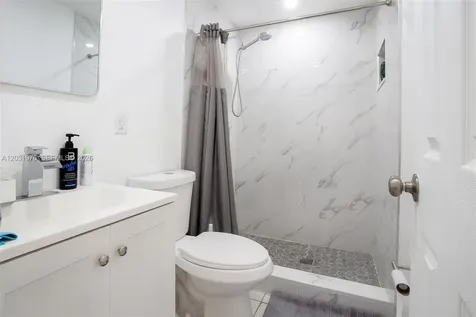 855 W 70th Place Hialeah FL 33014
