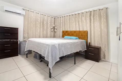 855 W 70th Place Hialeah FL 33014