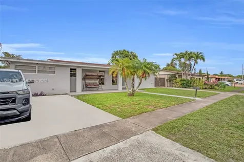 855 W 70th Place Hialeah FL 33014