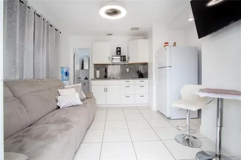 855 W 70th Place Hialeah FL 33014