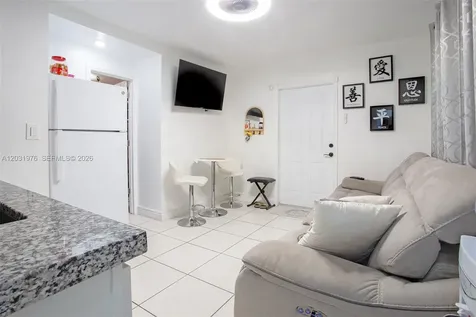 855 W 70th Place Hialeah FL 33014