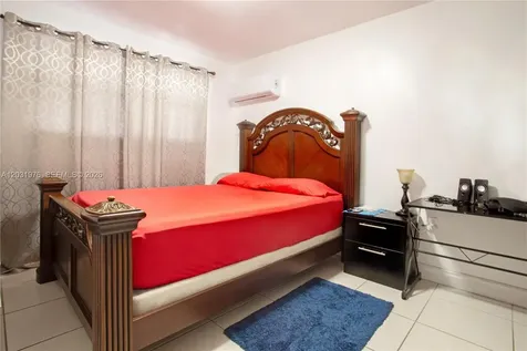 855 W 70th Place Hialeah FL 33014