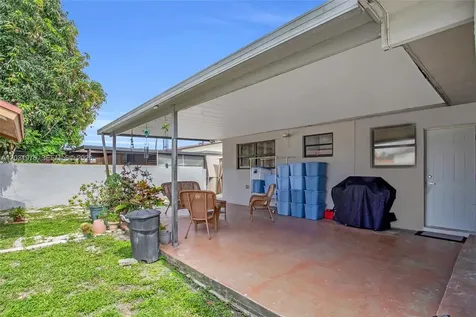 855 W 70th Place Hialeah FL 33014