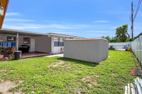 855 W 70th Place Hialeah FL 33014