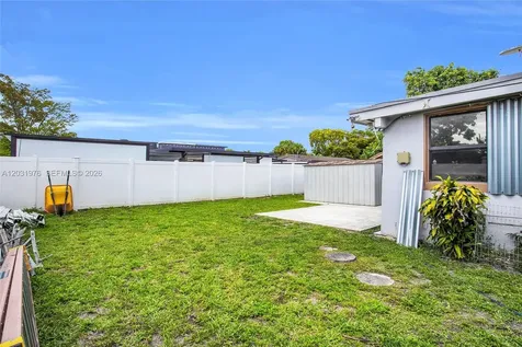 855 W 70th Place Hialeah FL 33014