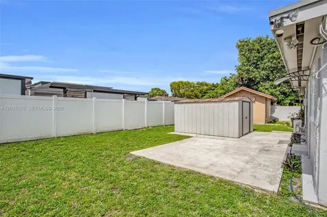855 W 70th Place Hialeah FL 33014