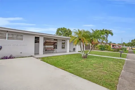 855 W 70th Place Hialeah FL 33014