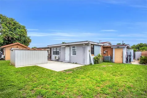 855 W 70th Place Hialeah FL 33014