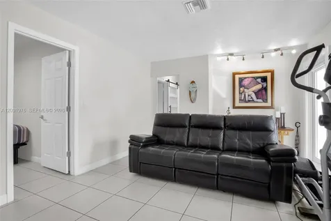 855 W 70th Place Hialeah FL 33014
