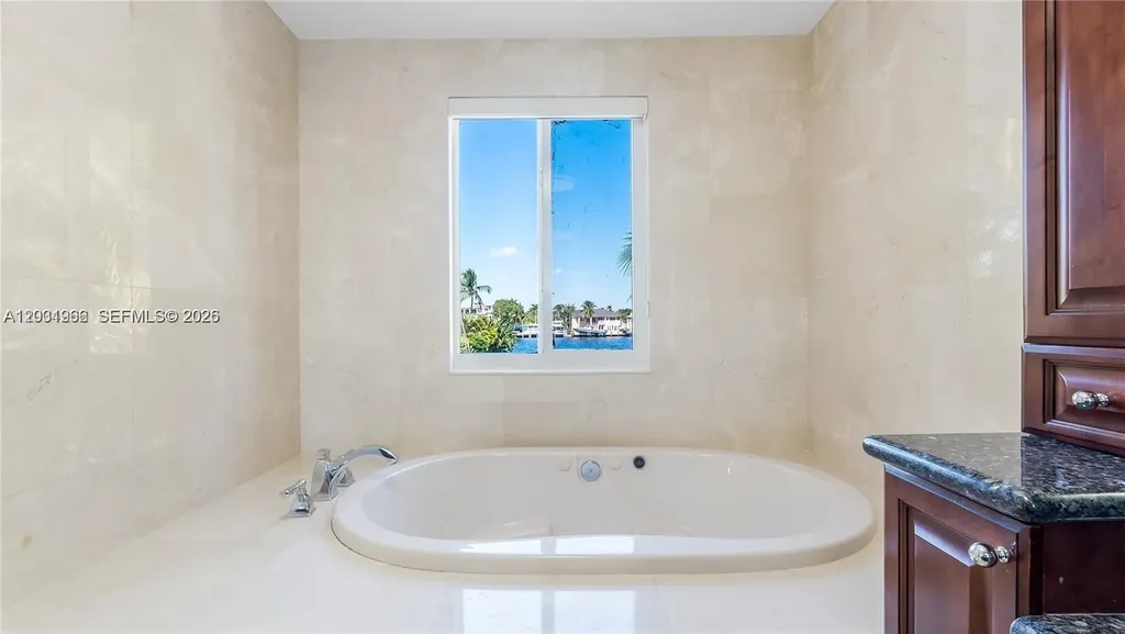 2445 SE 8th Street Pompano Beach FL 33062