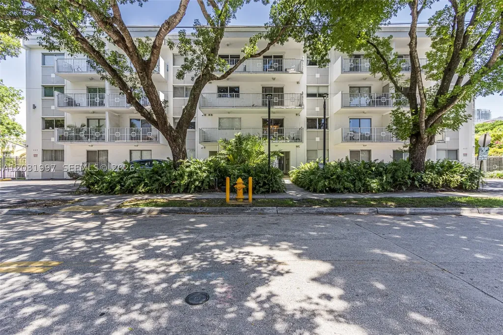 445 SW 11th Street Miami FL 33130