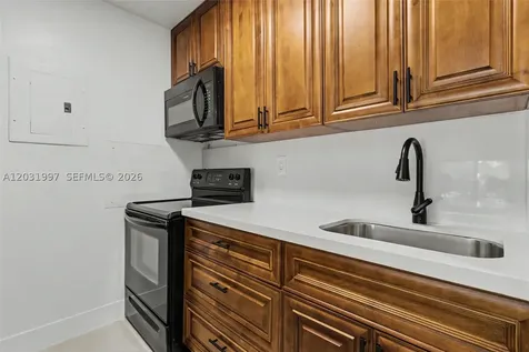 445 SW 11th Street Miami FL 33130