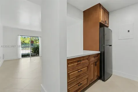 445 SW 11th Street Miami FL 33130