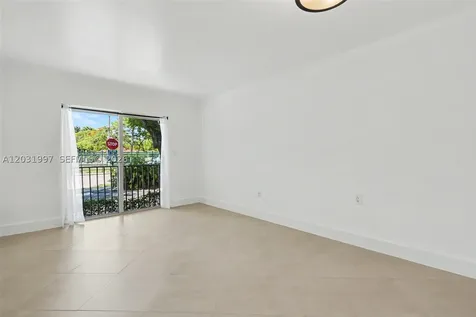 445 SW 11th Street Miami FL 33130