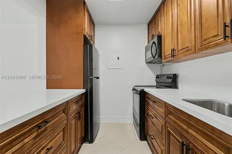 445 SW 11th Street Miami FL 33130
