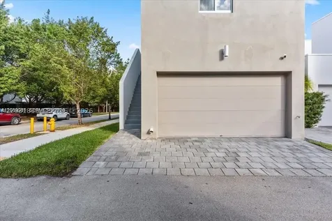 6680 NW 102nd Path Doral FL 33178