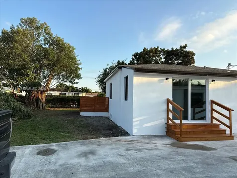 1800 SW 75th Ave Road Miami FL 33155