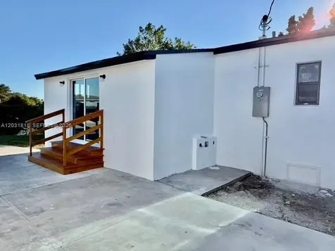 1800 SW 75th Ave Road Miami FL 33155