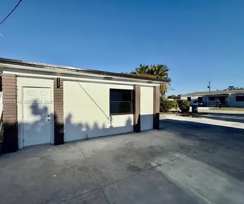 1800 SW 75th Ave Road Miami FL 33155