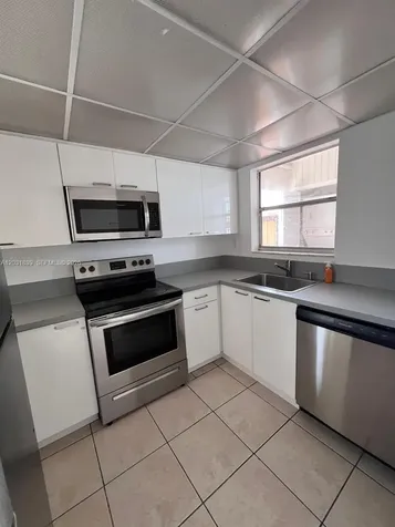 1074 W 38th Street Hialeah FL 33012