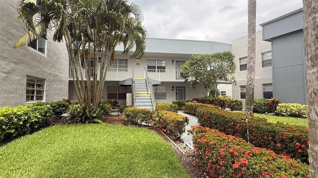 322 Piedmont G Delray Beach FL 33484