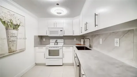 2401 Collins Avenue Miami Beach FL 33140