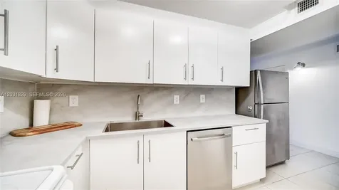 2401 Collins Avenue Miami Beach FL 33140