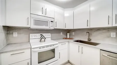 2401 Collins Avenue Miami Beach FL 33140