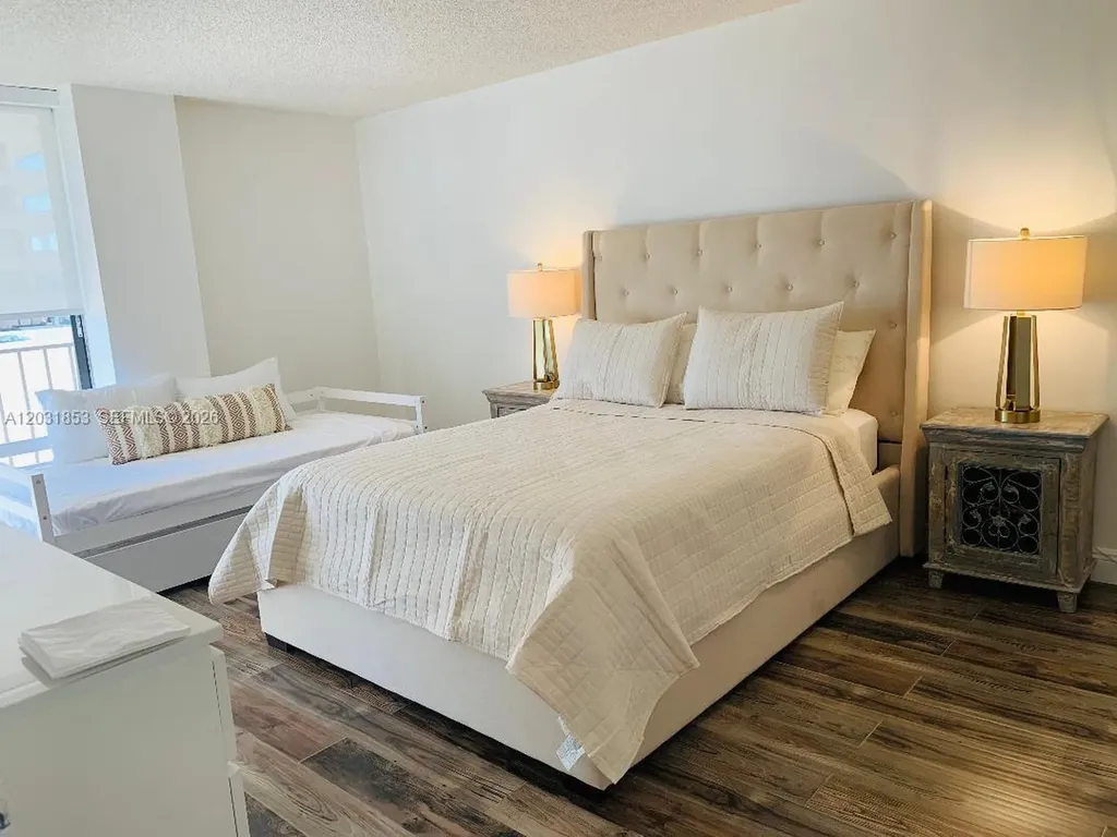 2625 Collins Avenue Miami Beach FL 33140