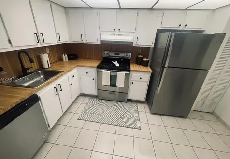2625 Collins Avenue Miami Beach FL 33140
