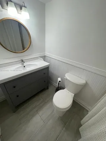 2625 Collins Avenue Miami Beach FL 33140