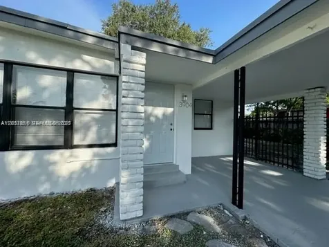 3904 SW 58th Avenue West Park FL 33023