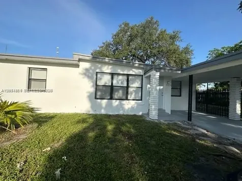 3904 SW 58th Avenue West Park FL 33023
