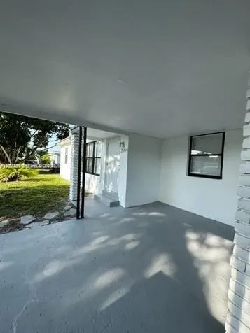 3904 SW 58th Avenue West Park FL 33023