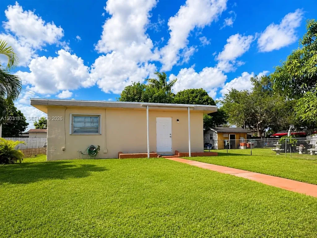 8935 SW 28th Street Miami FL 33165
