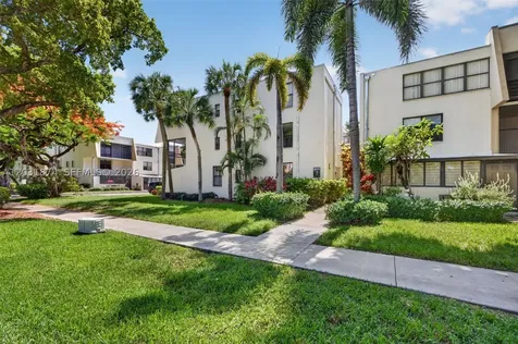 20300 W Country Club Drive Aventura FL 33180