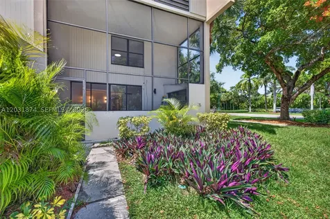 20300 W Country Club Drive Aventura FL 33180