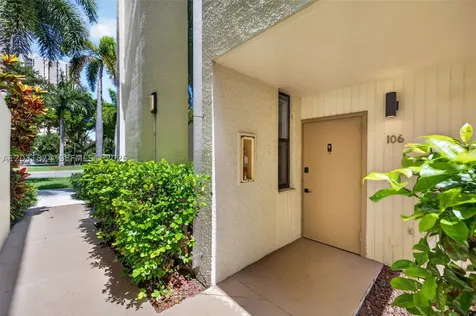 20300 W Country Club Drive Aventura FL 33180