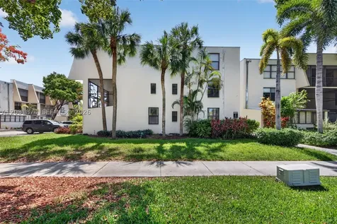 20300 W Country Club Drive Aventura FL 33180